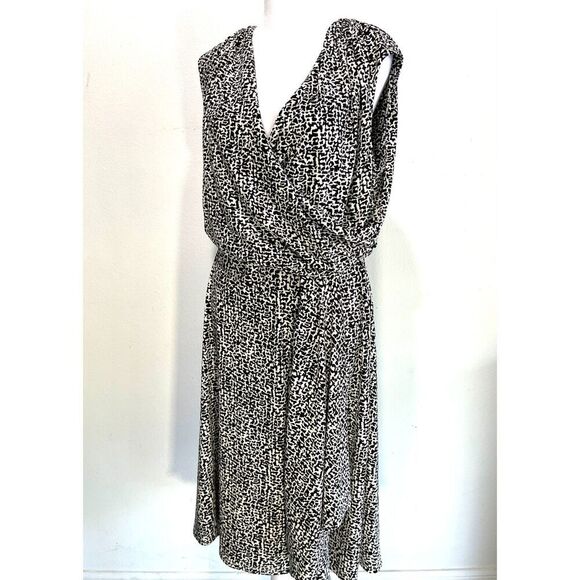 Ralph Lauren Dresses & Skirts - Ralph Lauren Wrap dress Black White career office business casual women's L